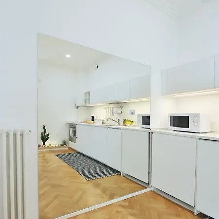 Crispi Modern Flat In The Historic Center Апартаменты