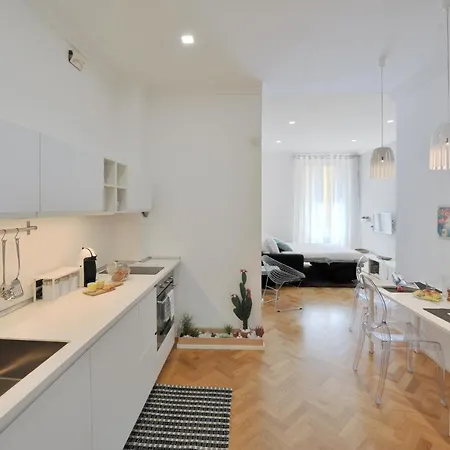 Crispi Modern Flat In The Historic Center Рим