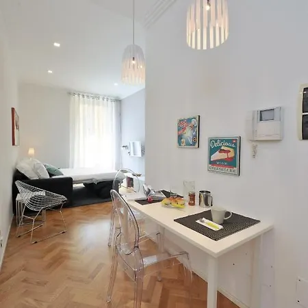 Crispi Modern Flat In The Historic Center Апартаменты *