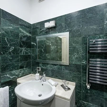 Crispi Modern Flat In The Historic Center Appartement